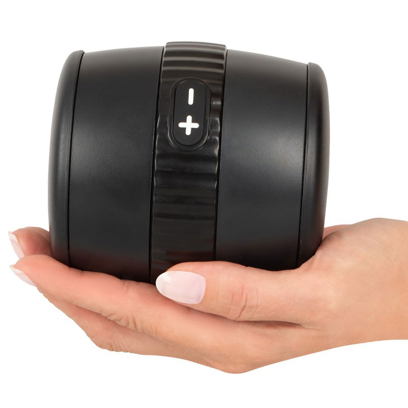 Donut Mastubator in der Hand einer Frau